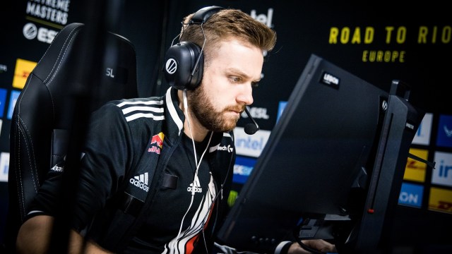 Photo taken of NiKo during the IEM Rio Major RMR in 2022. He's sitting close to his monitor as he's playing a CS:GO match for G2.