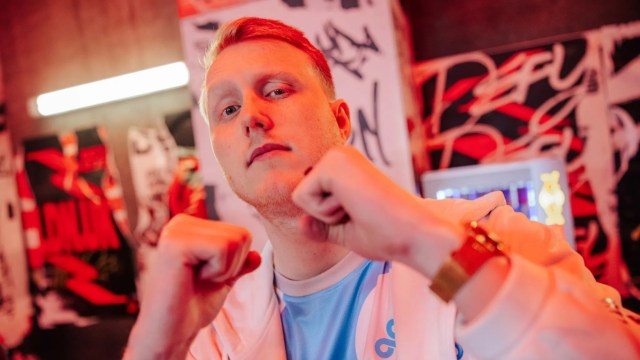 Zven showing his fists to the camera like he's ready to fight.