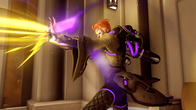 Moira from Overwatch using her Coalescence ability.