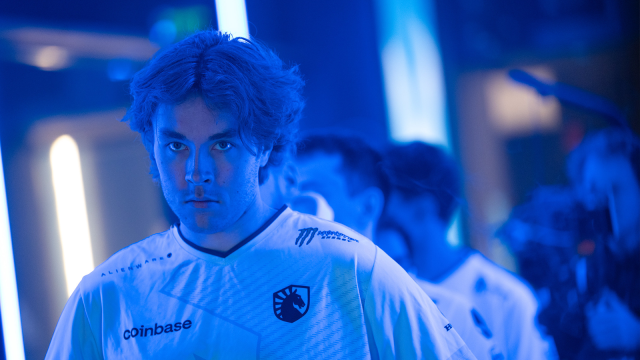 Team Liquid and zai walking out to compete on TI12's main stage."